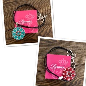 Premier Designs Reversible Flower Necklace